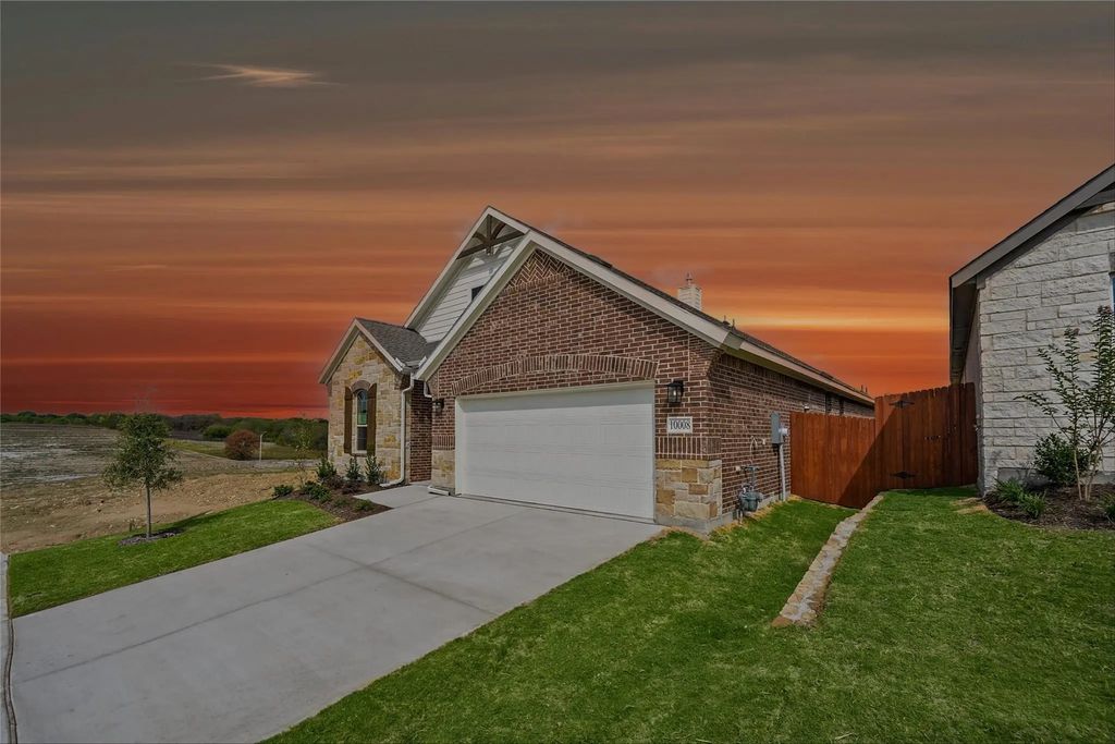10008 Birchpoint Drive, Fort Worth