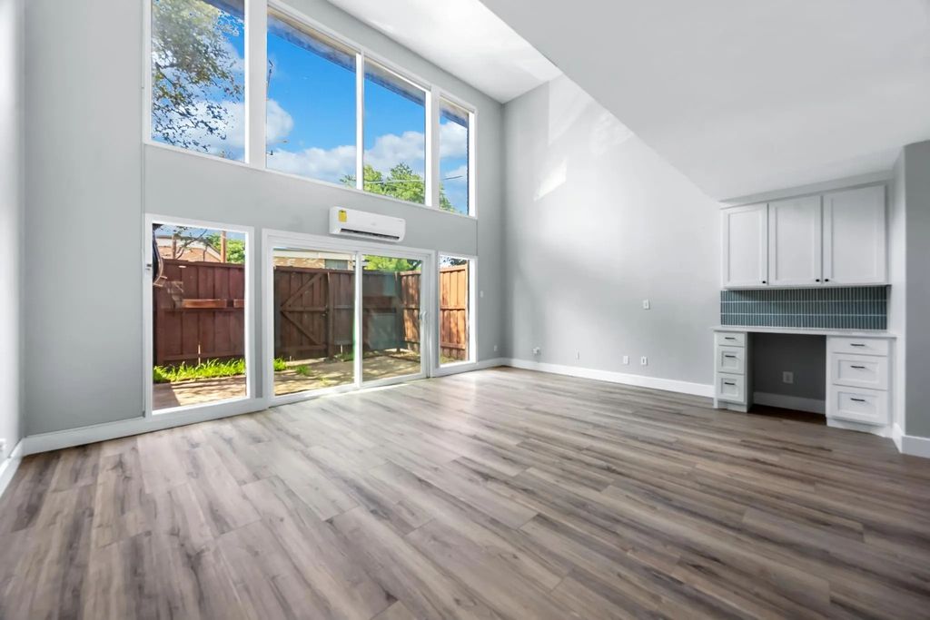 6007 E University Boulevard 132, Dallas