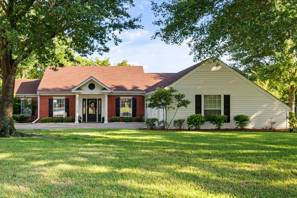 716 Meadow Drive, Corsicana