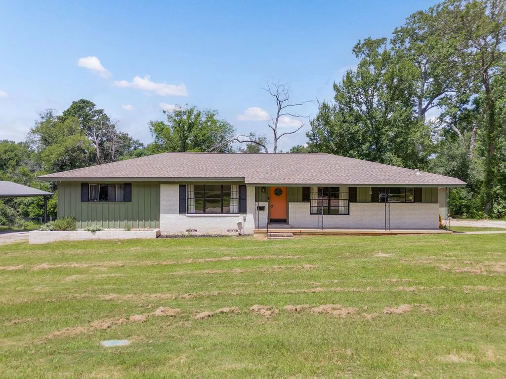 137 Gardner Drive, Palestine