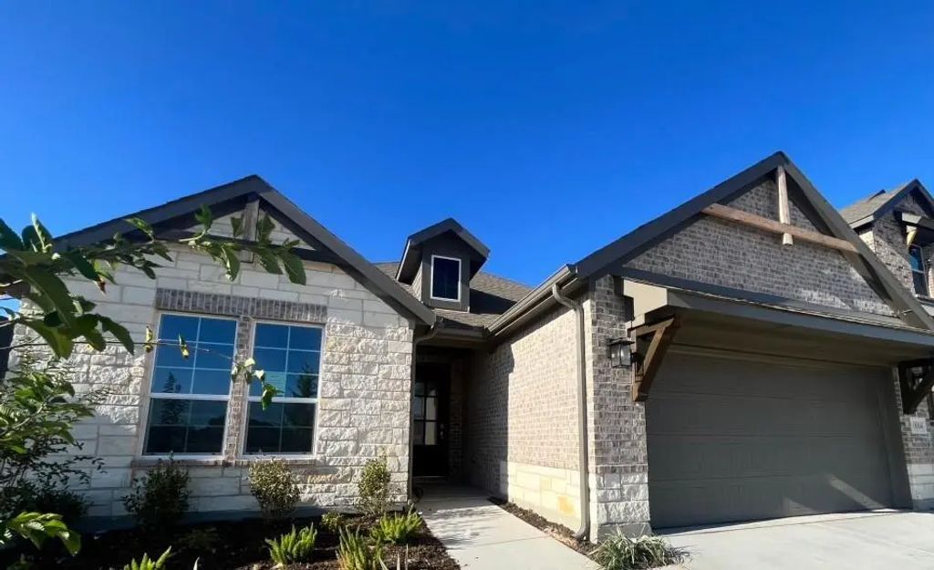 10004 Birchpoint Drive, Fort Worth