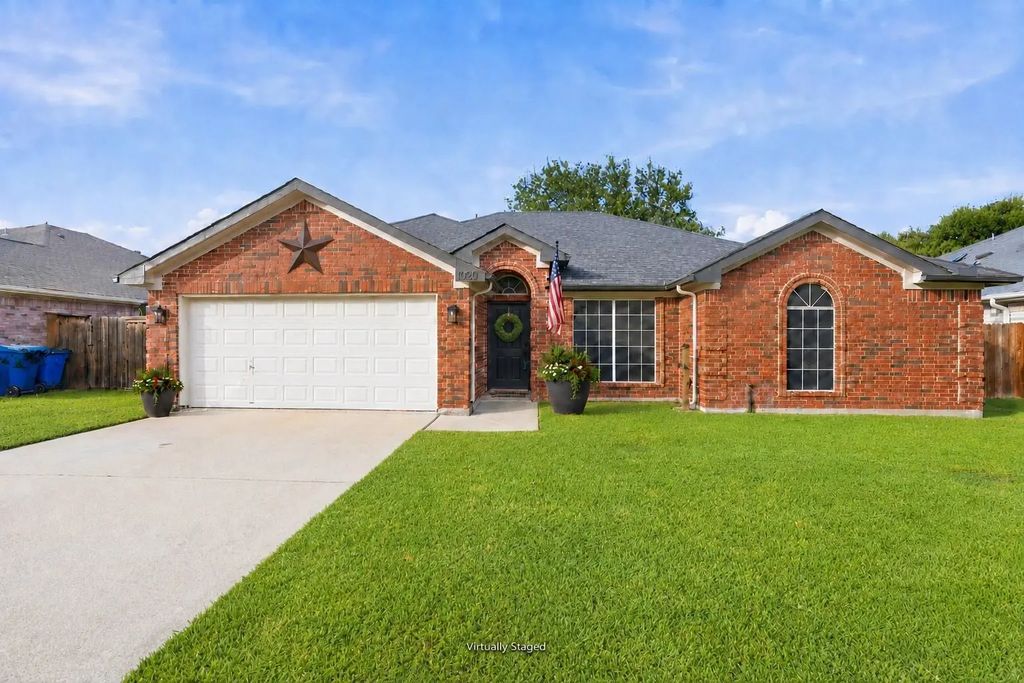 1020 Hannah Street, Burleson