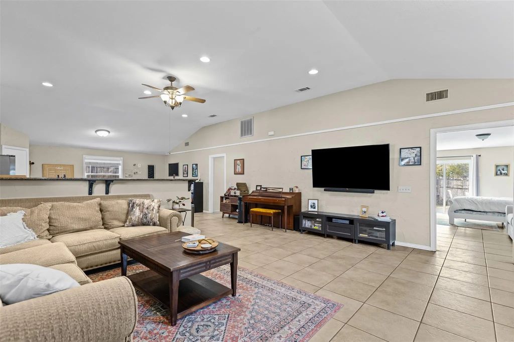 5117 Curzon Avenue, Fort Worth