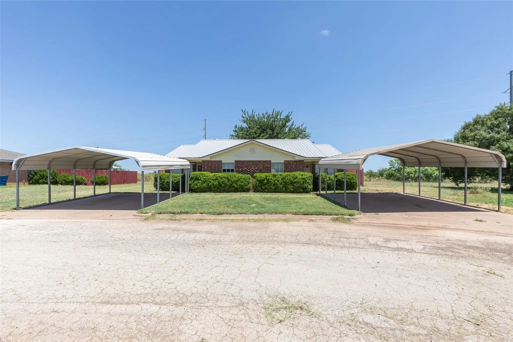 201 & 203 Bluebonnet Drive, Winters
