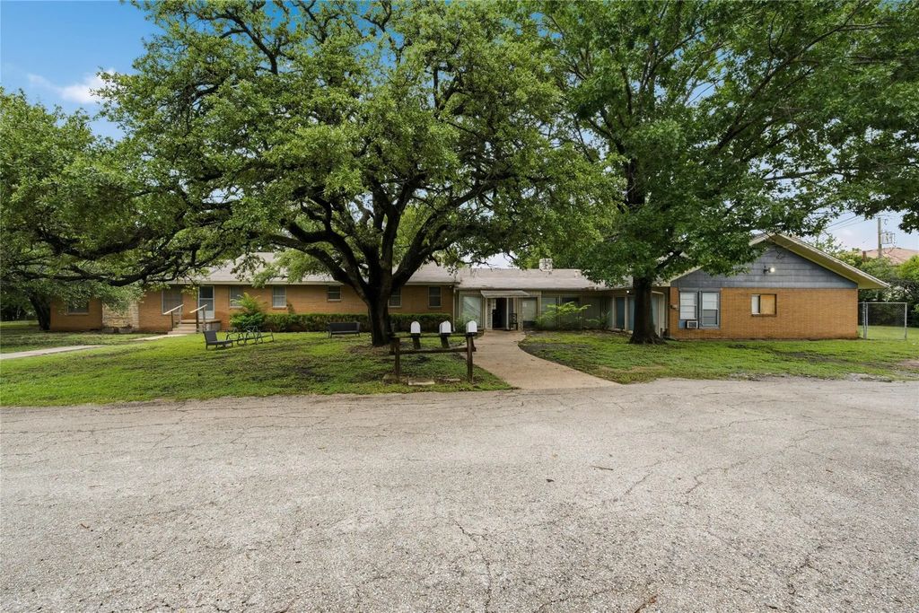 2323 N 39th Street, Waco
