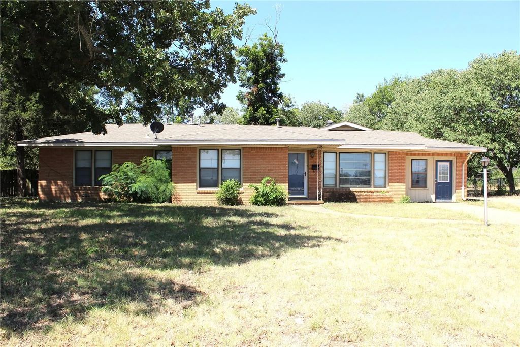 860 N Harbin Drive, Stephenville