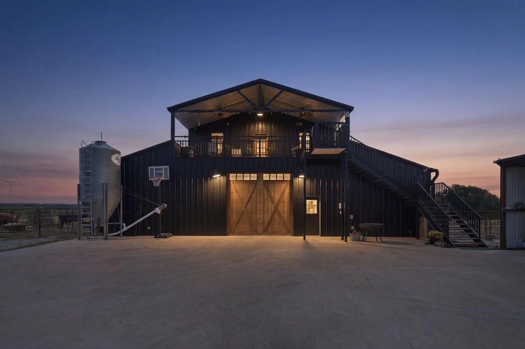 196 Story Road, Perrin