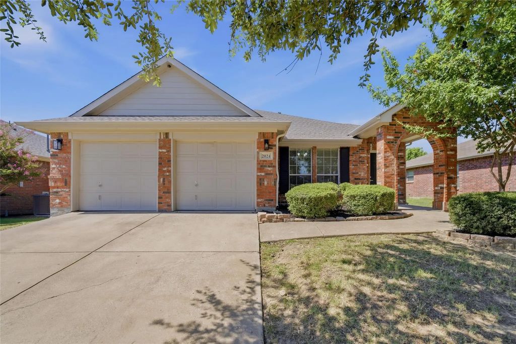 2024 Preston Trail, Forney