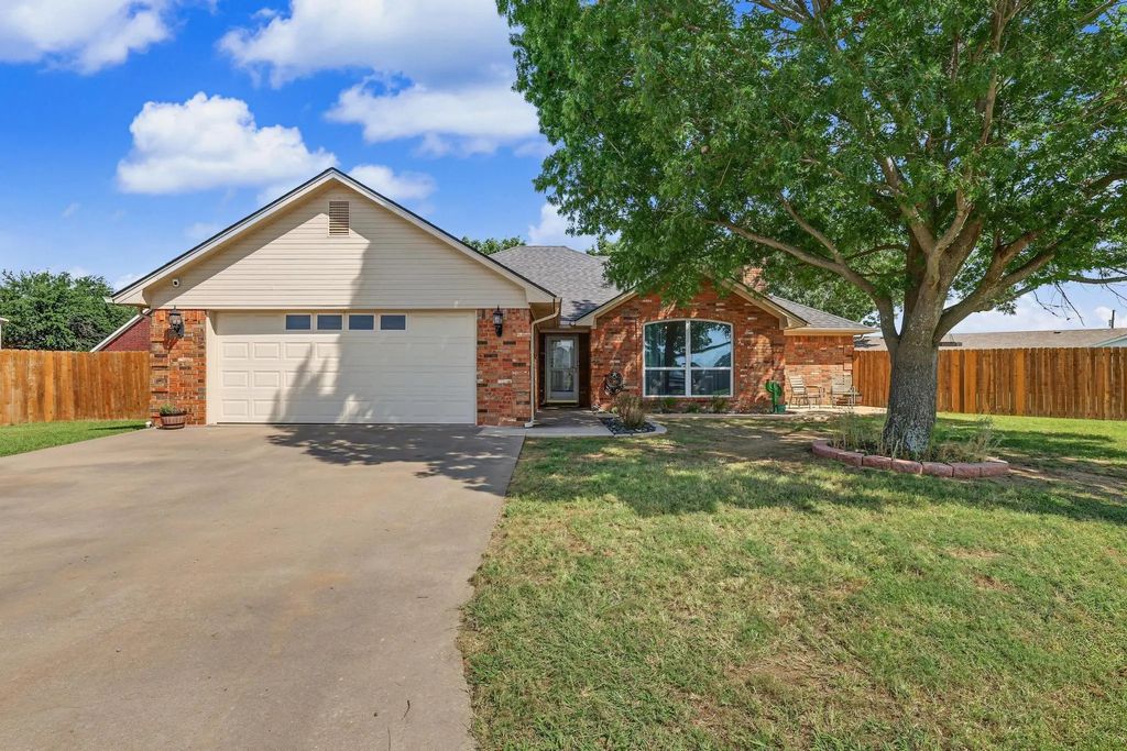 202 Daniel Court, Collinsville