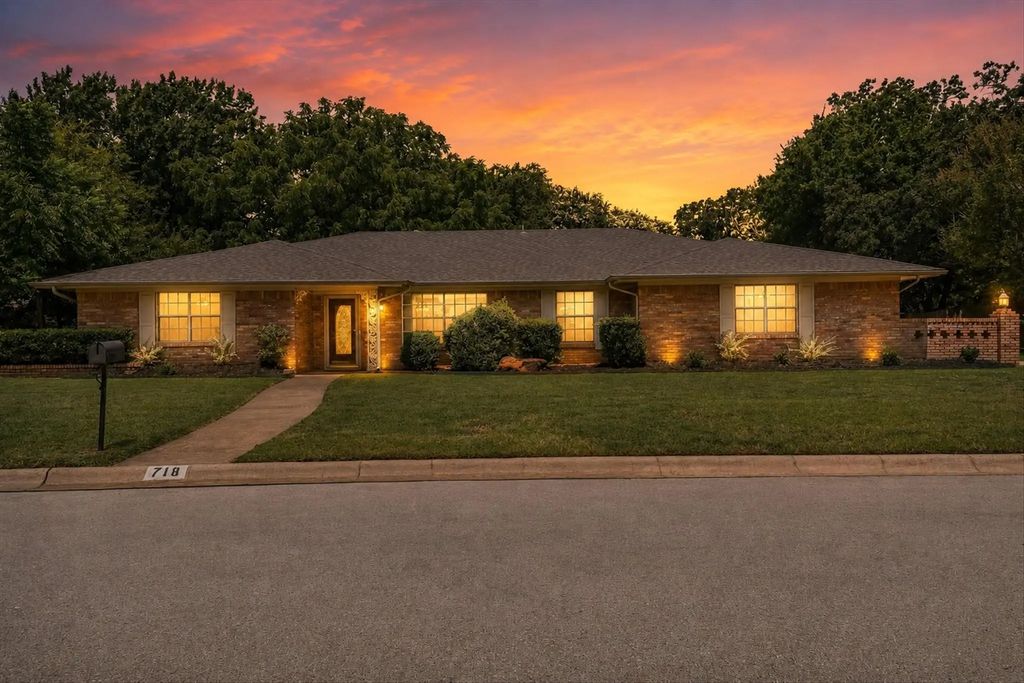 718 Ridgecrest Circle, Denton