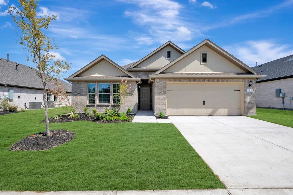 707 Grand Dale Drive, Lavon