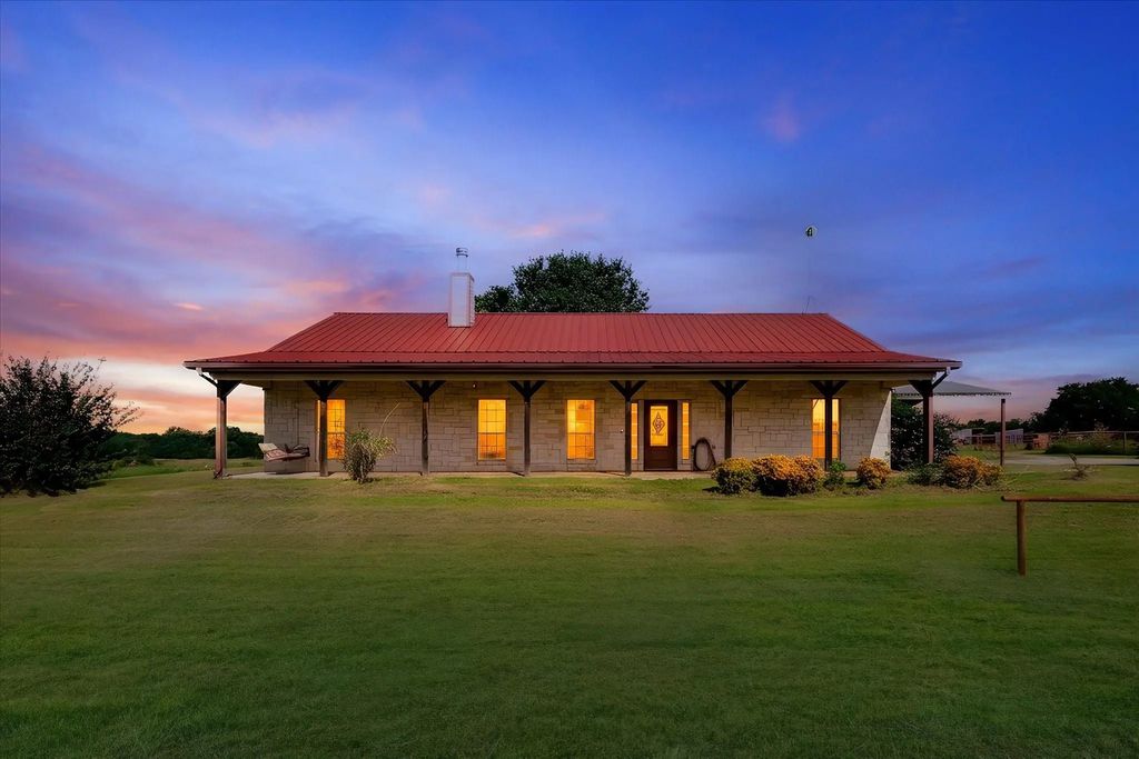 2210 County Road 1076, Celeste
