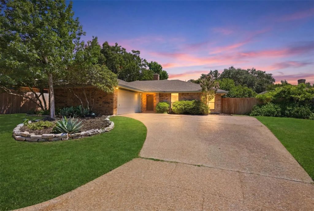 8205 Alsace Court, Fort Worth