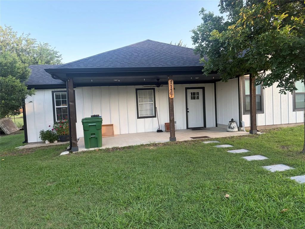 1131 W Sterrett Road, Waxahachie