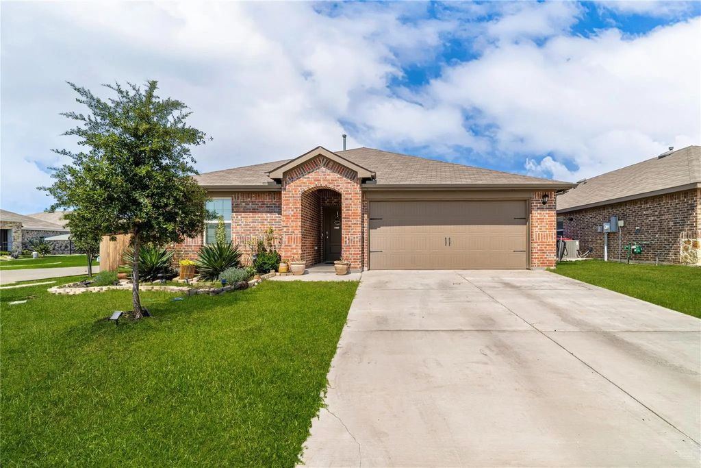 109 Clason, Royse City