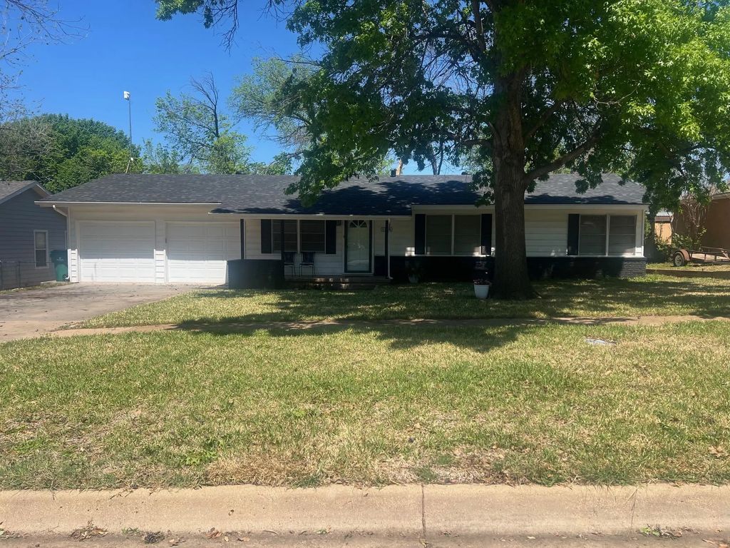1305 Hillcrest Drive, Graham