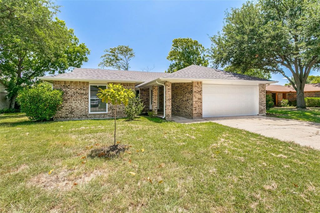 421 Goldfinch Drive, Fort Worth