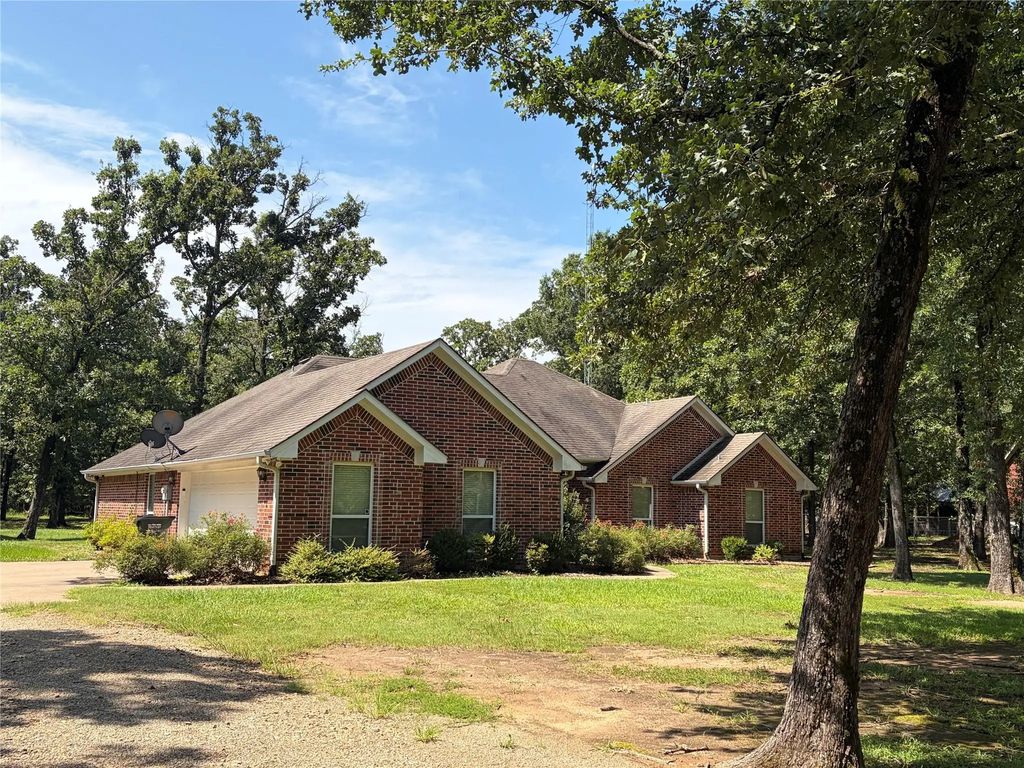 320 County Road 42560, Paris