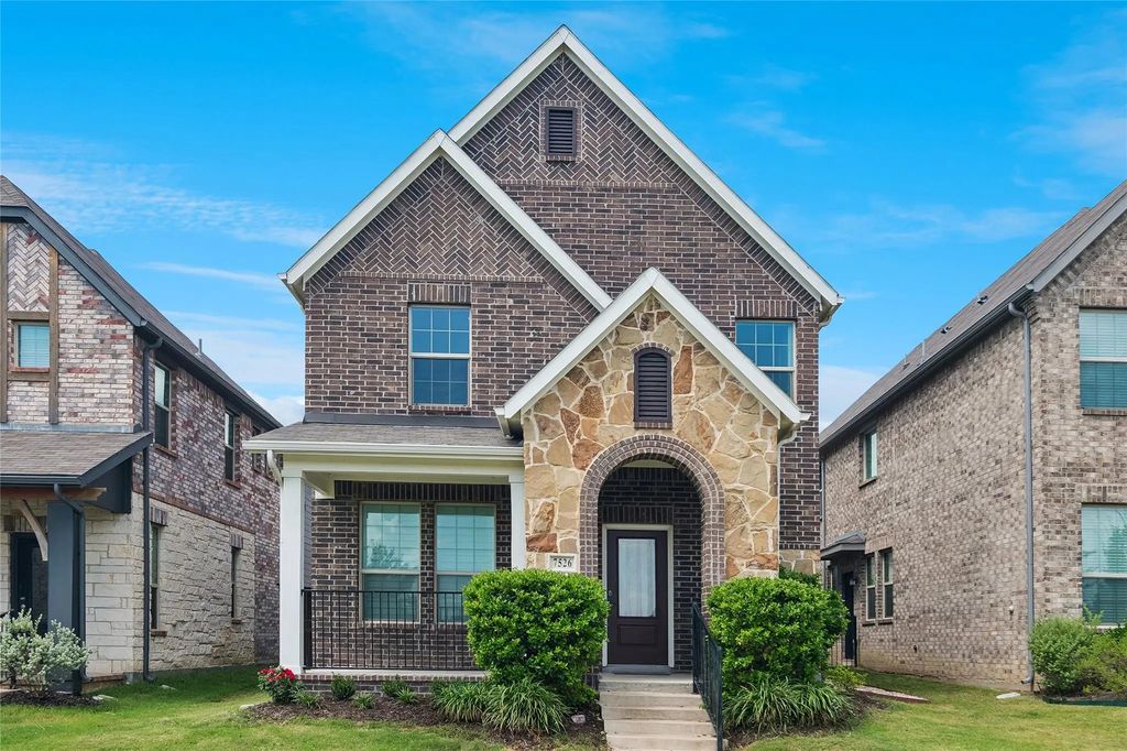 7526 Ezra Mews, Rowlett