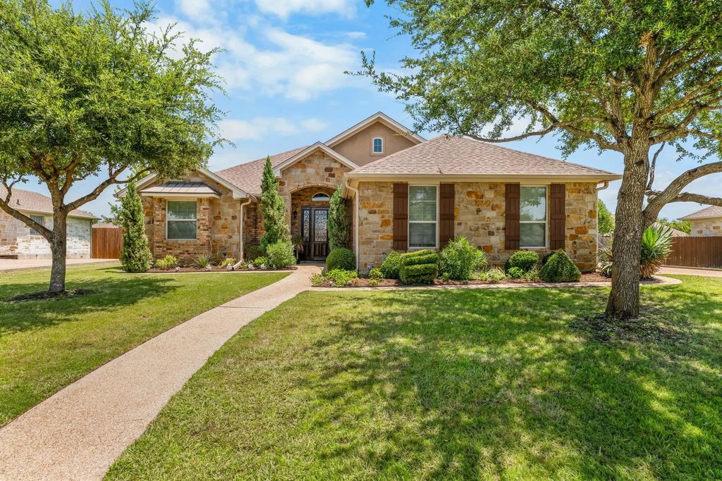 2304 Augustine, Waco