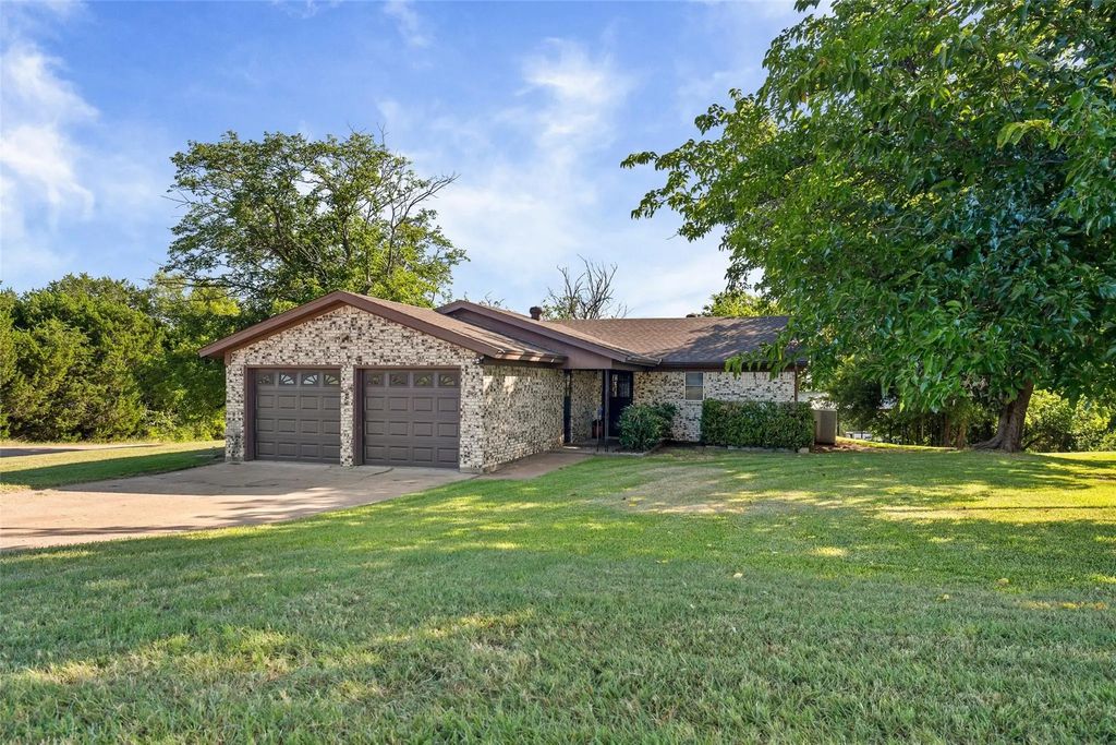 313 Yucca Court, Granbury