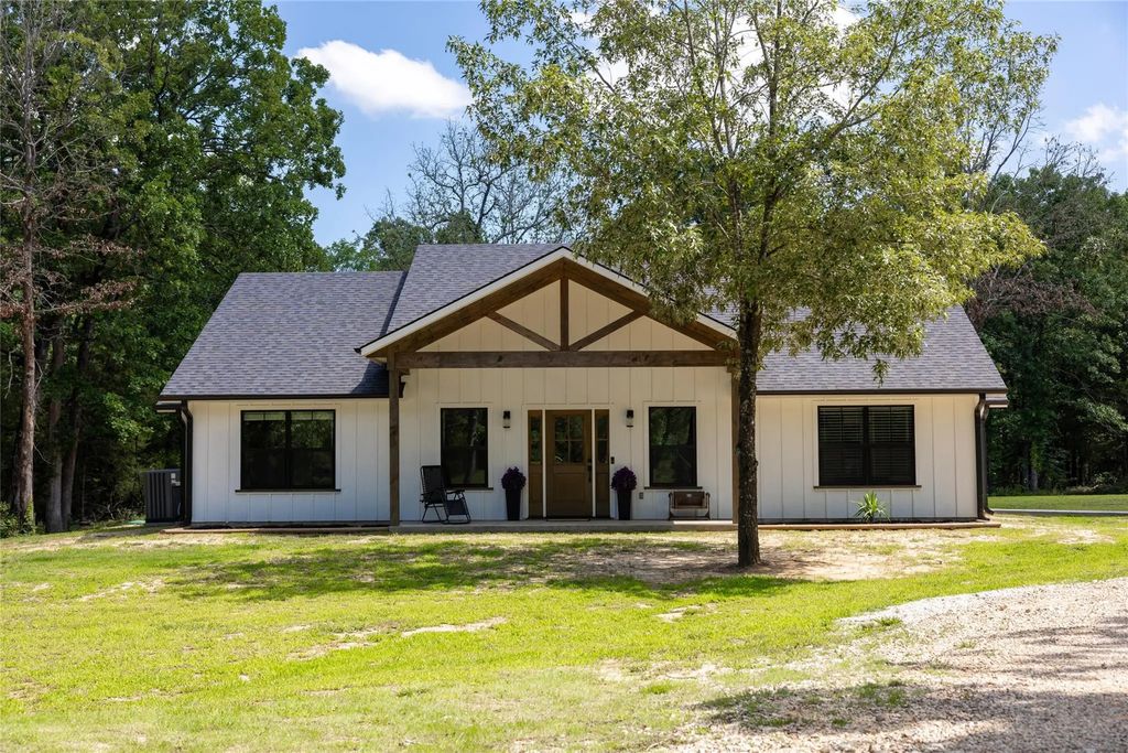 1756 County Road 45080 Road, Powderly