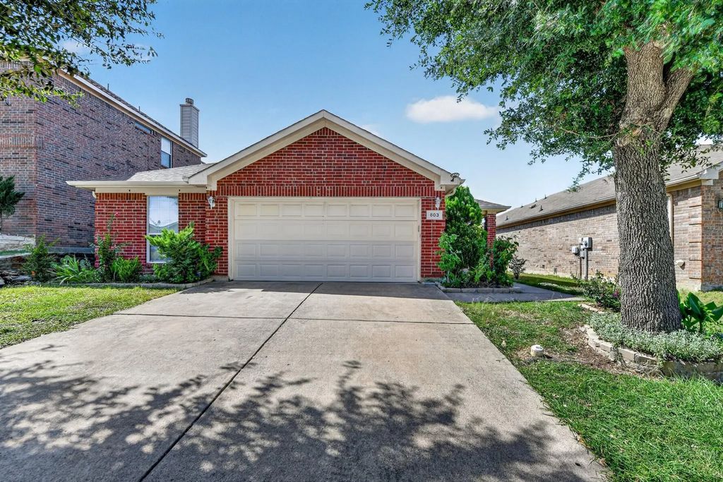 803 E Alexander Lane, Euless