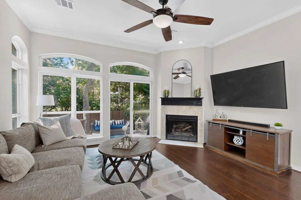 3400 Paint Brush Lane, Bedford