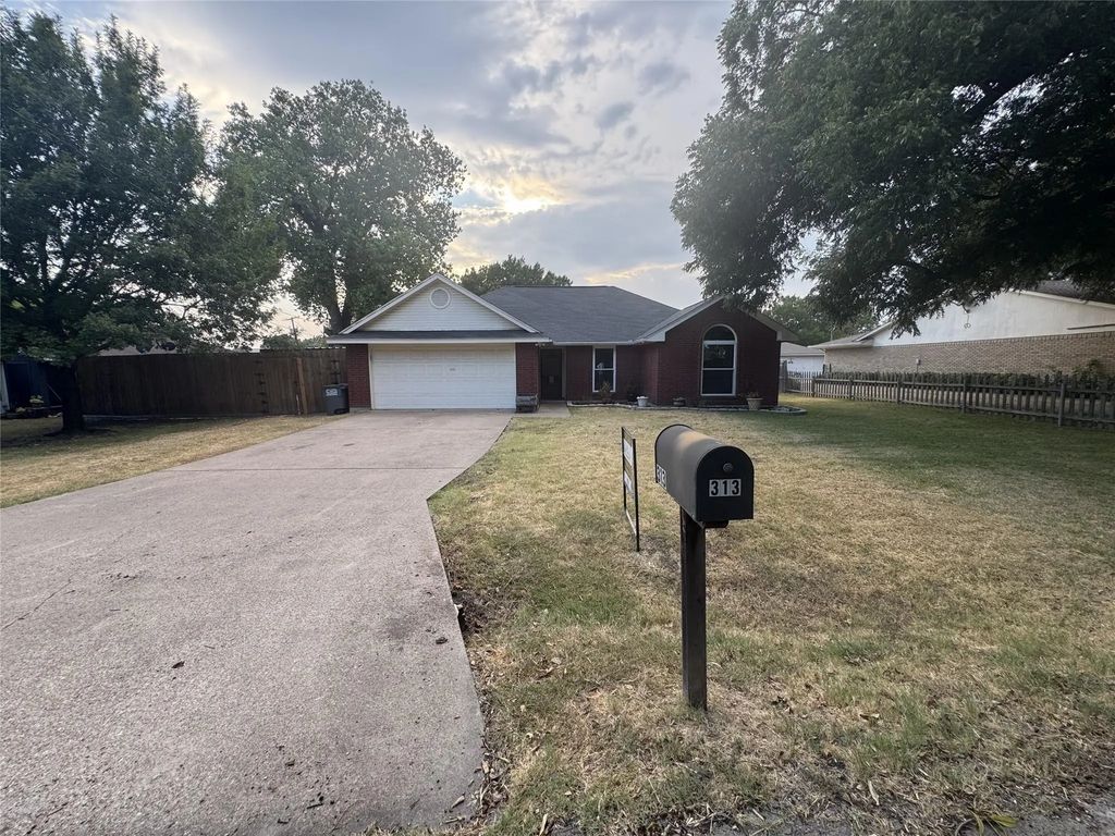 313 N Main Street, Red Oak