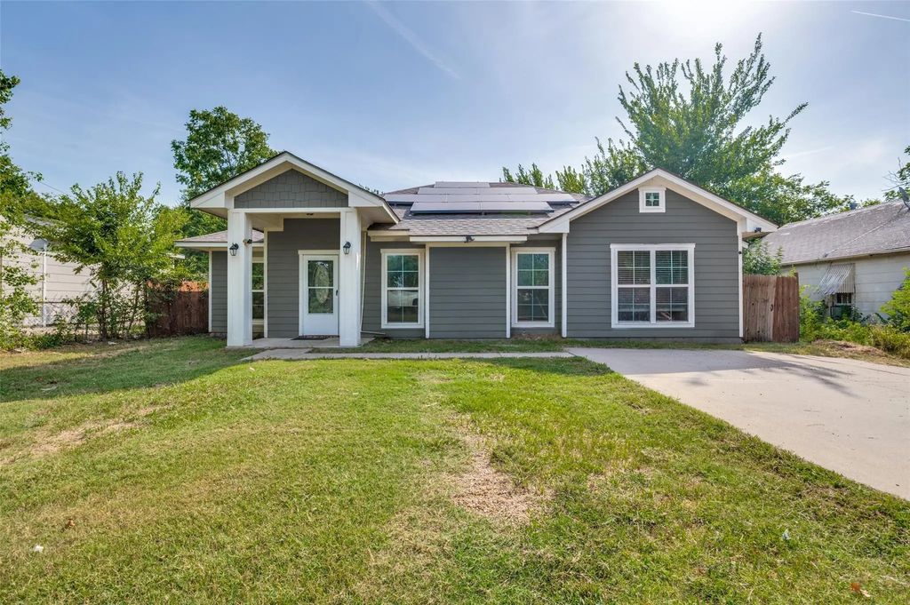 207 Ennis Street, Waxahachie