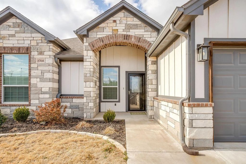 2708 San Gabriel Drive, Granbury