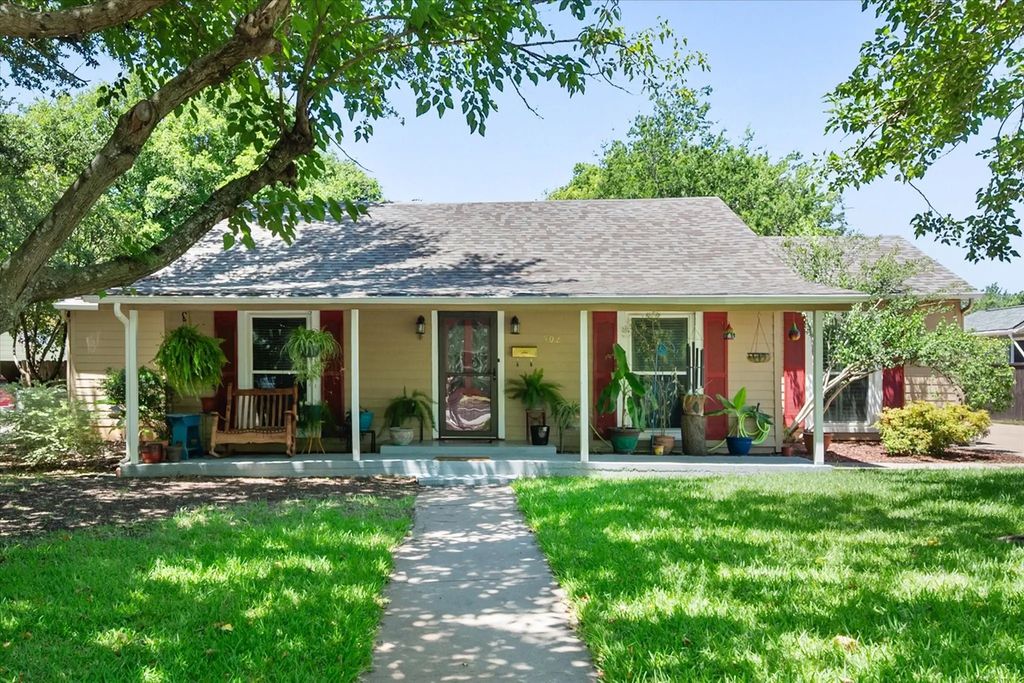 502 Bellevue Drive, Cleburne