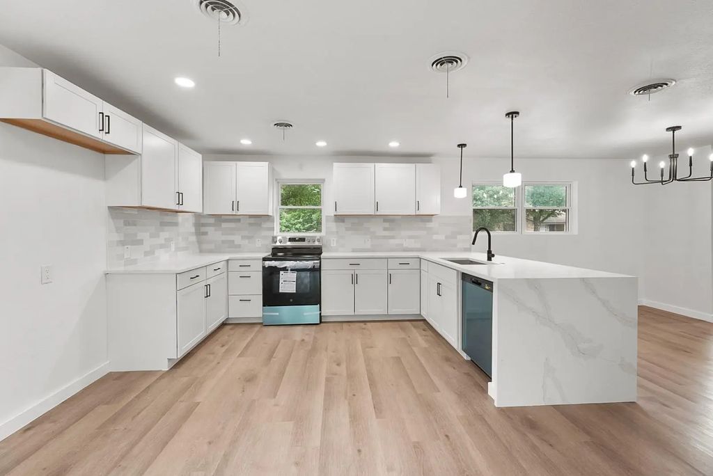 861 Woodcrest Drive, Hurst