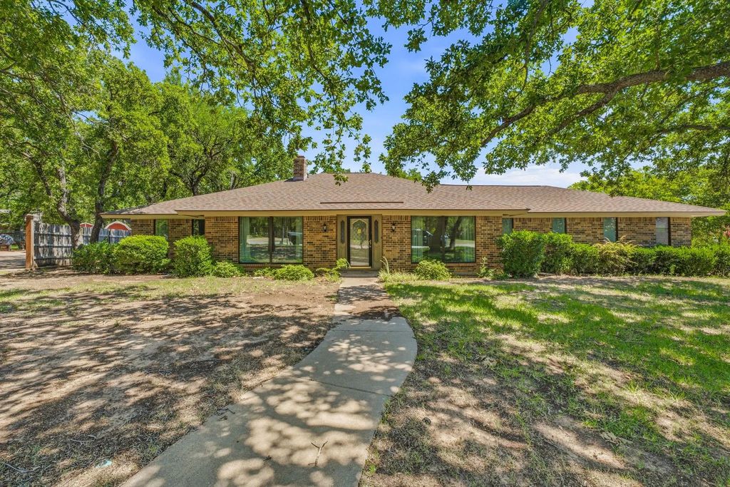1513 Mimosa Circle, Graham