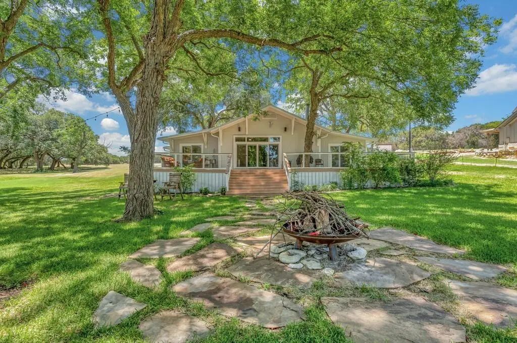 5819 Fm 56, Clifton