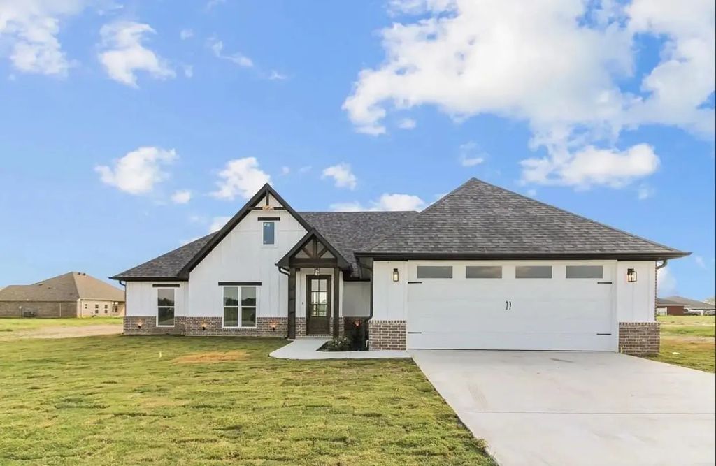 12316 Maplewood Drive, Lindale