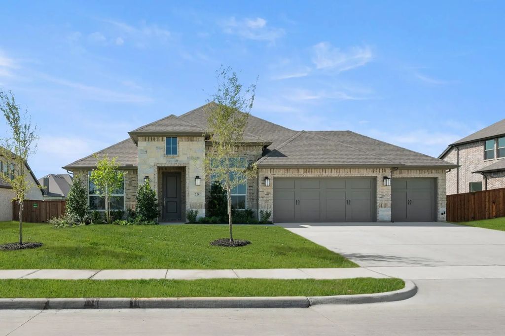 228 Mountain Laurel Drive, Waxahachie