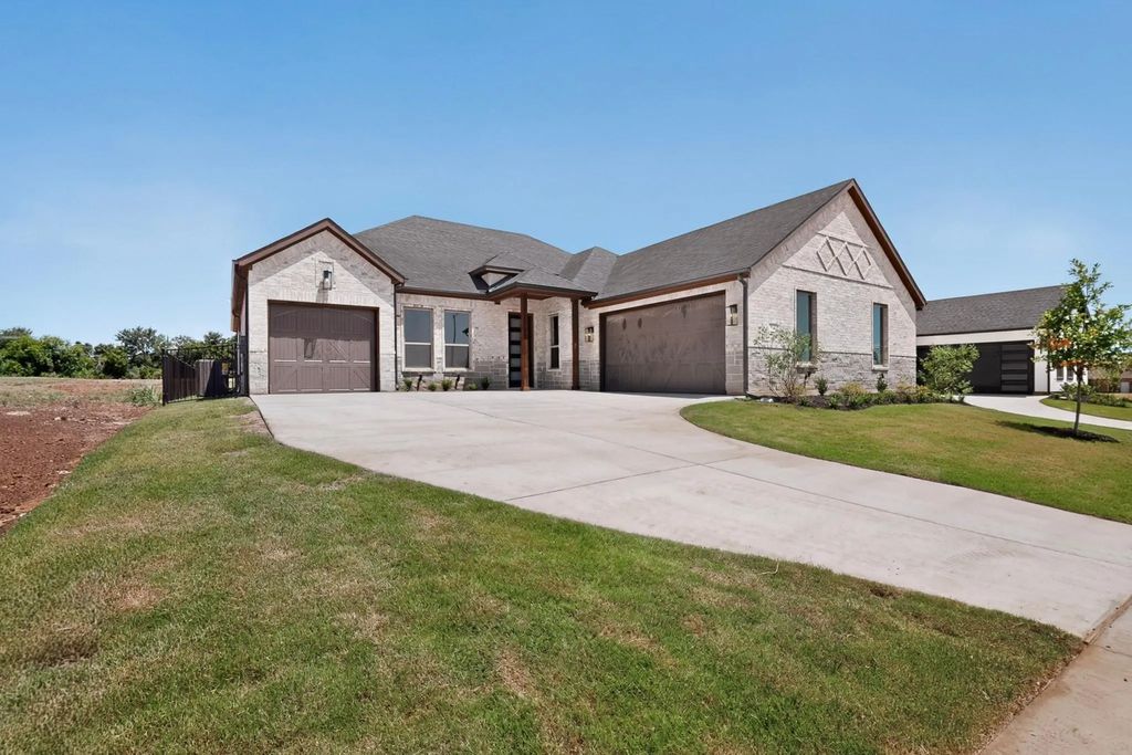973 Bandon Dunes Drive, Fort Worth