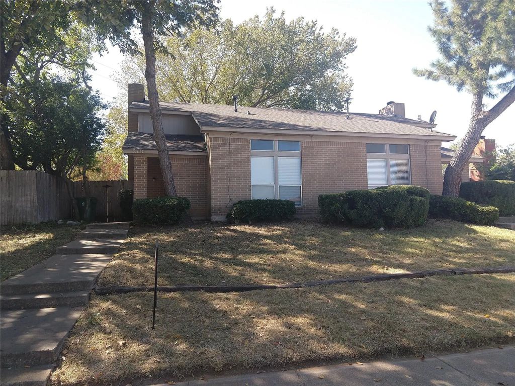 2110 Valleywood Drive, Arlington