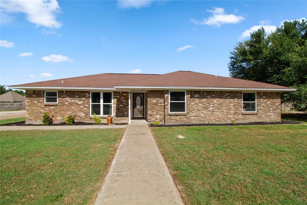 8 Circle Drive, Teague