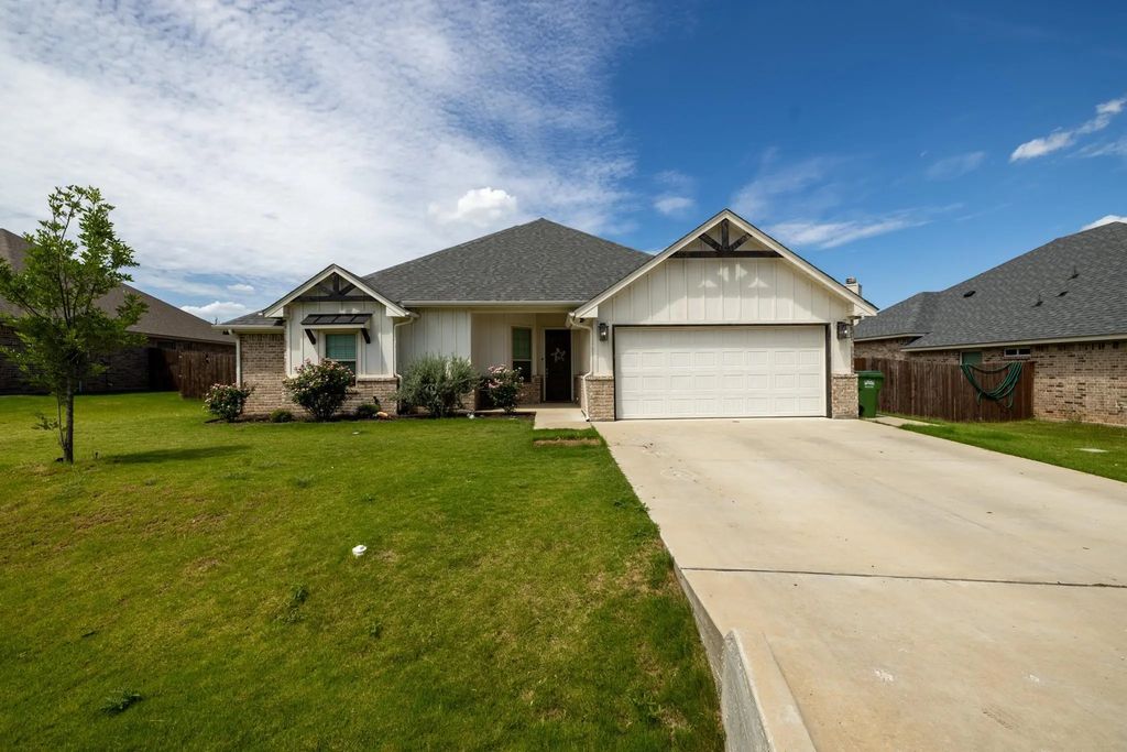3006 Promenade Drive, Granbury