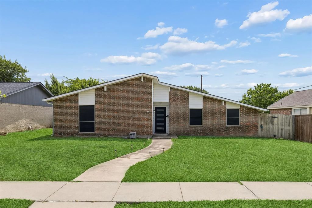 713 Kathryn Drive, Lewisville
