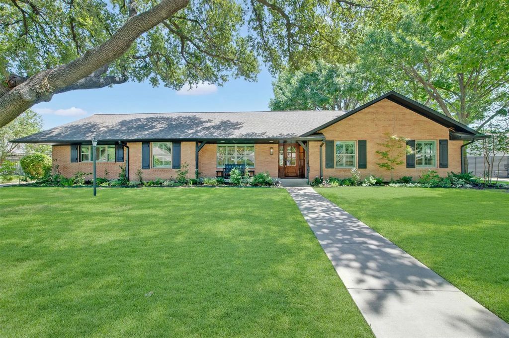 13834 Tanglewood Drive, Farmers Branch