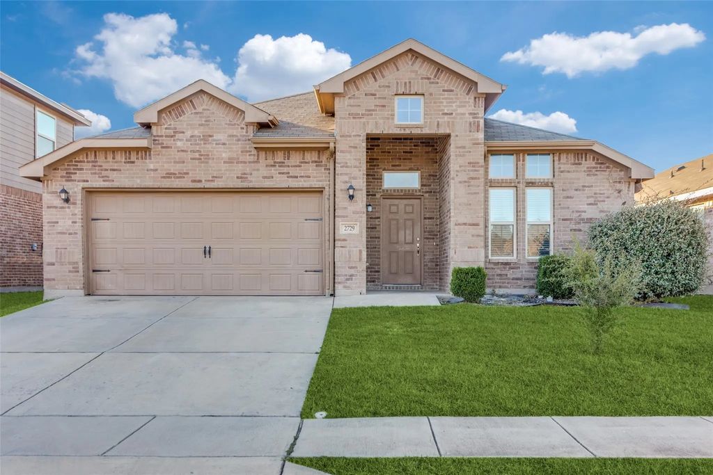 2729 Adams Fall Lane, Fort Worth