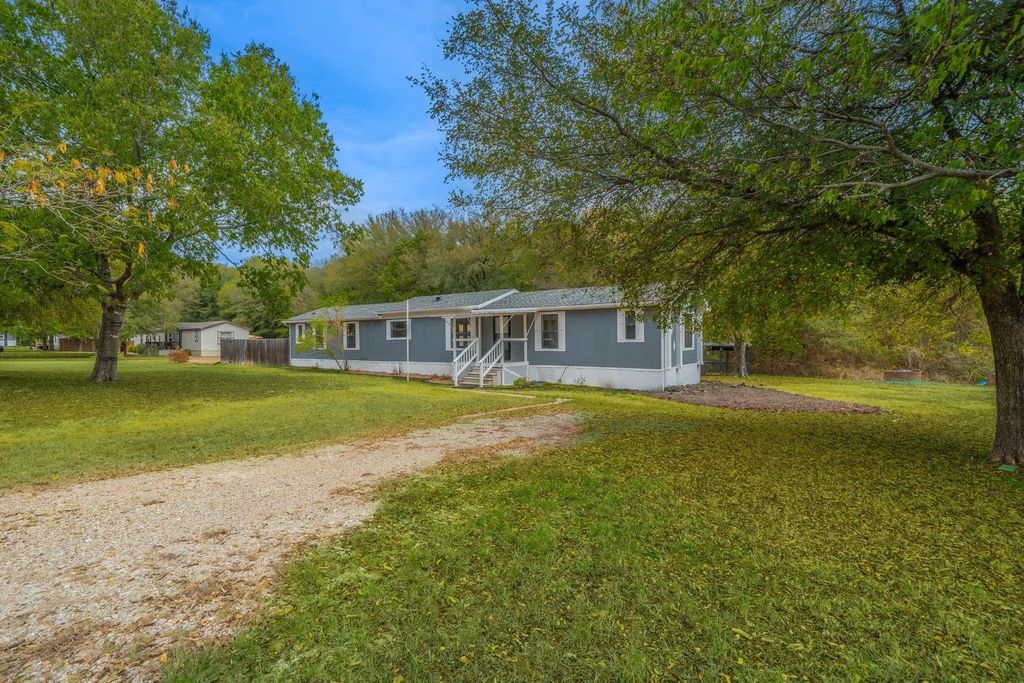 1027 Glen Brook Drive, Pecan Hill