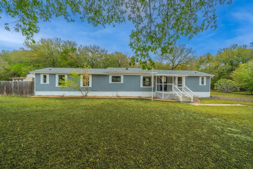 1027 Glen Brook Drive, Pecan Hill