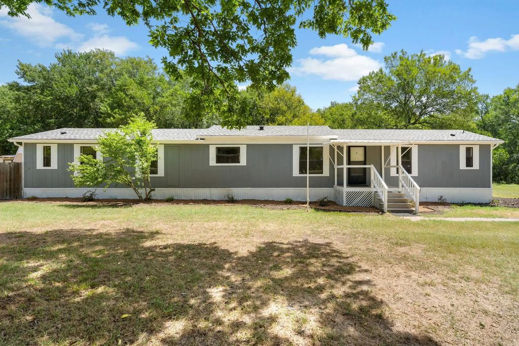 1027 Glen Brook Drive, Pecan Hill