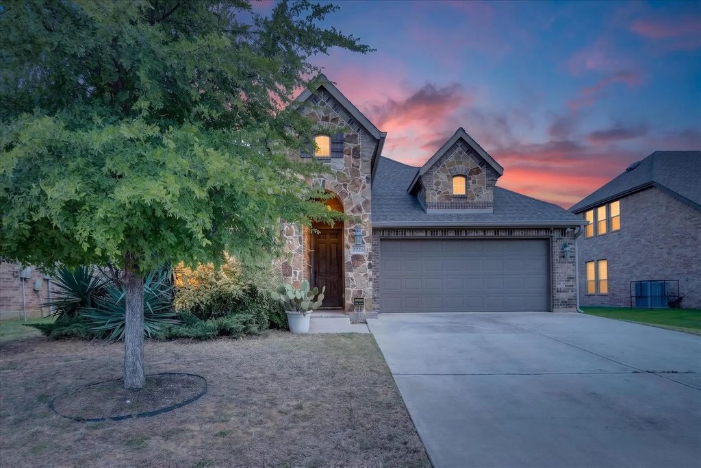 2726 Buffalo Run, Burleson