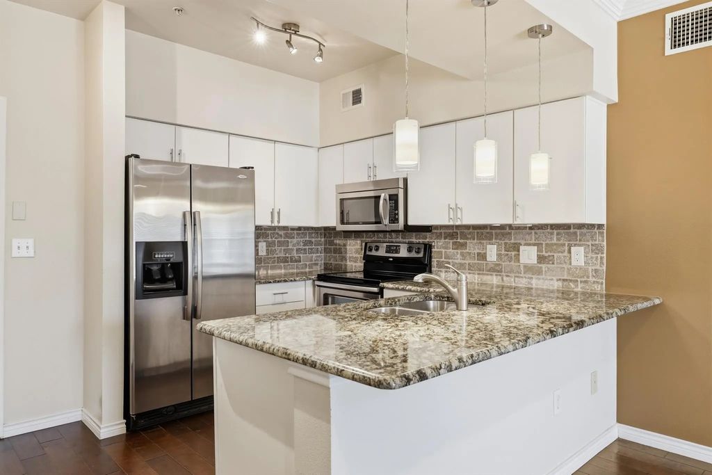 3102 Kings Road 2212, Dallas