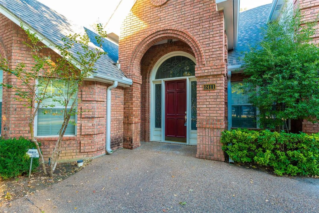 2411 Cross Timbers Trail, Arlington